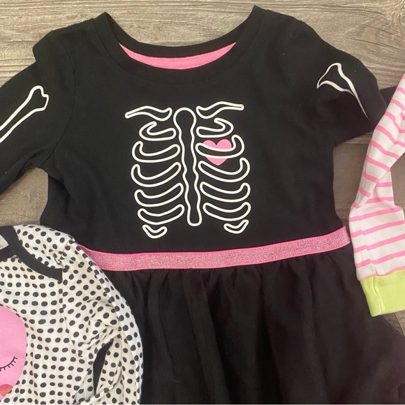 Girls Pajama and Skeleton Dress Bundle 2T - Picture 8 of 10